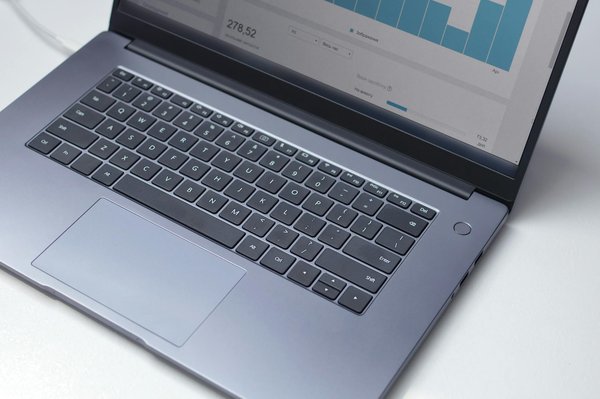 Quels sont les défis de l'intégration de l'IA dans les systèmes de gestion des ressources humaines ?